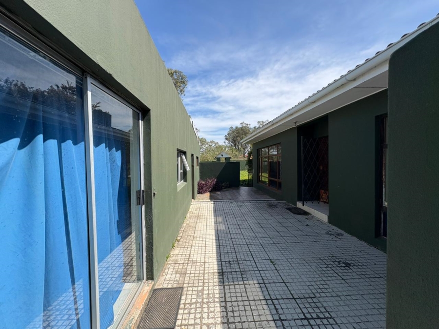 5 Bedroom Property for Sale in Amalinda Eastern Cape